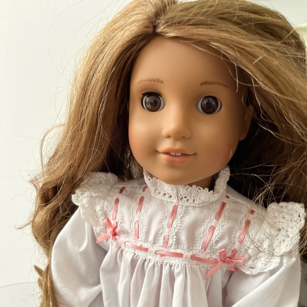 Pleasant Company 2008 Doll - Picture 2 of 11